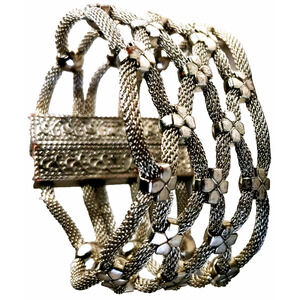 Chunky Bracelet Magnetic Silvertone Mesh Flower Modern 7.5" Flower-Pre Owned